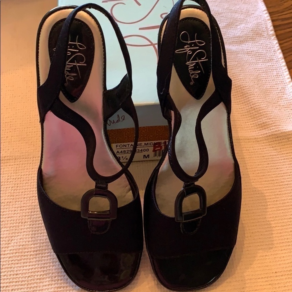 Life Stride Fontaine Black Sandal. Like new Cond.
